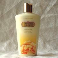 ราคา ครีมทาผิว Victoria’s secret กลิ่น Vanilla Lace Hydrating Body Lotion (138754093)
