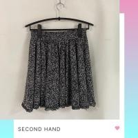 ราคา กระโปรงสีดำลายดอกไม้สีขาว มือสอง เอวยางยืด (22618327179)