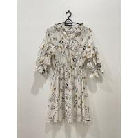 ราคา เสื้อผ้ามือ2 ชุดเดรสสีขาว ลายดอก (21070764777)