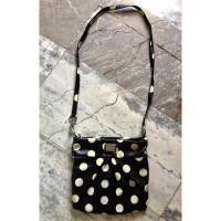 ราคา กระเป๋า crossbody แบรนด์ Marc by Marc Jacobs สีดำลายจุดขาว (21292617374)