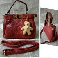 ราคา กระเป๋าหนังสไตล์ fendi❎sale❎แถมฟรีตุ๊กตาห้อยเป๋า (1551425402)