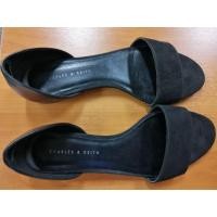 ราคา รองเท้าส้นเตี้ยสีดำ Charles & Keith (5813623830)