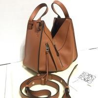 ราคา ราคา 45500 บาท Like new Loewe hammock small size (29x26x27cm) สี tan อปก ถุงผ้า การ์ด (1743668354)