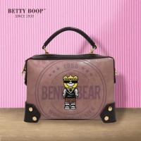 ราคา กระเป๋าทรงมินิบ็อก แบรนด์หมี BENBO BEAR สะพายข้าง 2 ซิป ใหม่ล่าสุด แถมฟรีถุงแบรนด์ (23071647771)
