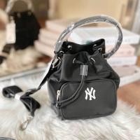 ราคา กระเป๋าสะพาย กระเป๋าเป้ MLB Nylon Bucket Bag New York Yankees สีดำ ◾️◾️ (13912832099)