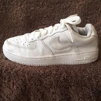 ราคา รองเท้าเด็กแท้มือ 2 ยี่ห้อ Nike สีขาว (5959697291)