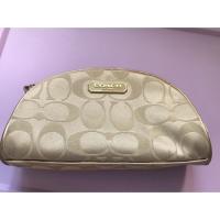 ราคา กระเป๋าใส่เครื่องสำอางค์ Coach ของแท้ มือสอง สภาพดี (1888726775)