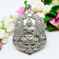 ราคา เหรียญเสมารุ่นรวยทันใจ หลวงพ่อรวย วัดตะโก เนื้อกะไหล่เงิน เป็นอีกหนึ่งรุ่นที่มีอานุภาพเด่นด้านลาภและแคล้วคลาดปลอดภัย (15926202569)