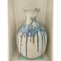 ราคา แจกัน เนื้อดินเผา เคลือบ ทรงสูงใบใหญ่ ปากกว้าง ใบสีขาว ลายหยดน้ำสีน้ำเงินเขียว ตัวแจกันมีรูเจาะตรงฐานสำหรับให้น้ำไหล (25856767251)