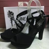 ราคา รองเท้าส้นสูง สีดำกำมะหยี่ ใส่ครั้งเดียว (2268364459)