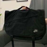 ราคา กระเป๋า messengerbag nike มือสอง ของแท้ สูง12กว้าง20ลึก6 นิ้ว สภาพดีซิปแน่น ไม่ปริไม่แตก (2077409803)