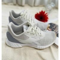 ราคา รองเท้า Reebok ของแท้ 100% สภาพยังใหม่นิ๊งคะ ใส่ไป 2-3 ครั้งเท่านั้น ภายในสะอาด น้ำหนักเบาเวอร์ๆๆๆๆ ใส่เที่ยวใส่วิ่งได้ (19913557498)