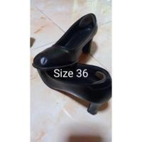 ราคา รองเท้ามือสอง75฿/คู่ (8018778155)