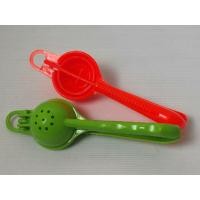 ราคา คั้นน้ำส้มพลาสติกแบบมือบีบ ตัวถูก มี2 สี (15661689404)