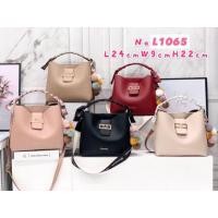 ราคา กระเป๋าแบรนด์ Shumiya รุ่นใหม่ ทรงถัง งาน มี 2 สาย+ปอมๆ+ผ้าพัน (7542294810)