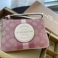 ราคา COACH BOXED DEMPSEY CORNER ZIP WRISTLET | Box set Valentine 2022 คล้องมือ size s (20305014974)