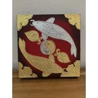 ราคา ภาพวาดปลาคราฟปิดทอง/ปิดเงินพื้นสีแดงขนาดกว้าง25x25cm (18757248502)