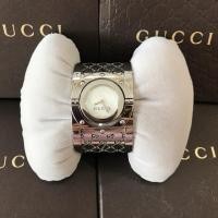 ราคา Gucci Twirl watch วงใหญ่ สีขาวมุก ของแท้ อุปกรณ์ครบ (1275016092)