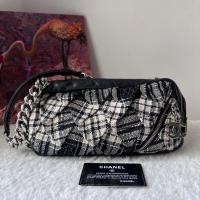 ราคา พร้อมส่ง ของแท้ มือสอง Good Condition Chanel Tweed Camera Bag 10” Holo12 (22984150911)