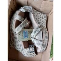 ราคา ✈️รองเท้าแบรนด์​TOMs size​ 35​ ในshop ราคา​2พันกว่าบาท (12617723252)