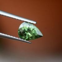 ราคา K1 1.13กะรัต พลอยเขียวส่อง บางกะจะ จันทบุรี เผาBE สีเขียวก้านมะลิ (Green Sapphire) (6835487837)