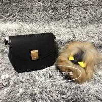 ราคา CHARLES & KEITH รุ่น METAL DETAIL CROSSBODY BAG(สีดำพร้อมส่งค่ะ) (617819238)