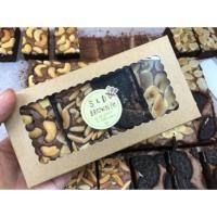 ราคา บราวนี่ราคากล่องละ79บาทมี4ชิ้นสามารถเลือกหน้าได้เลือกหน้าได้ดังนี้ อัลมอนต์สไลด์ ,อัลมอลแท่ง ,มะม่วงหิมพานต์ ,โอริโอ้ (1407741649)