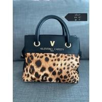 ราคา กระเป๋าทรงถือ Valentino Christy มือสองของแท้ (10858791415)