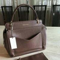 ราคา CHARLES & KEITH LARGE TOP HANDLE BAG (307469463)