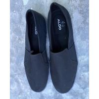 ราคา คือใหม่มาก ดูจากพื้นคือไม่เคยใส่เลยจ้า Aldo shoes เบอร์ 44 ส่งต่อ 490 บาทคือถูกมากก (18812478060)