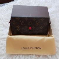 ราคา Used LV EMILIE WALLET ภายในสีแดง ลาย Monogram (2446331087)
