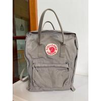 ราคา กระเป๋าเป้สะพายหลัง Fjallraven Kanken Classic (Fog) มือ2 ของแท้ (22640269538)