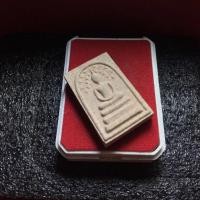 ราคา พระสมเด็จแท้ พระสมเด็จ หลังหลวงพ่อเงิน พิมพ์ปรกโพธิ์ เนื้อเกสร ปี 2539 ออกวัดเกาะแก้วอรุณคาม สภาพสวย รับประกันพระแท้ (23882167086)