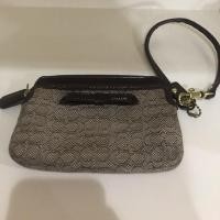 ราคา กระเป๋าคล้องมือ Coach เล็ก 2 ช่องซิป ของแท้ น่ารักค่ะ (2289358207)