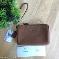 ราคา COACH W DOUBLE CORNER ZIP WRISTLET IN PEBBLE (SADDLE) (86455034)