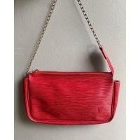 ราคา กระเป๋า LV EPI 8.5 นิ้วหนังแท้ มือสอง (22817420025)