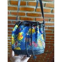 ราคา กระเป๋าทรงขนมจีบ mcm มือสอง ส่งฟรี!!! (28102291848)