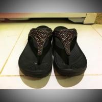 ราคา ขายรองเท้า crocs แท้ มือสอง ผู้หญิงขนาด w10 สภาพดีใส่อยู่แต่ในบ้าน มีถุงใส่ให้ครับ (2296527135)