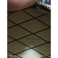 ราคา กระเป๋าสะพายใส่เหรียญหลุยแท้100% (24959724163)