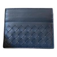 ราคา กระเป๋าสตางค์ผู้ชาย สำหรับใส่การ์ดและบัตร สีน้ำเงิน (Navy) รุ่น Card Holder แบรนด์ Bottega Veneta (16012635280)