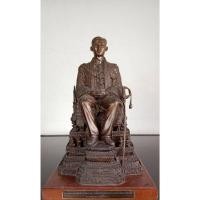 ราคา 379.พระบรมรูปหล่อในหลวงรัชกาลที่9 พระบาทสมเด็จพระปรมินทรมหาภูมิพลอดุลยเดช ทรงประทับบนพระที่นั่งราชยานพุดตานทอง (24017215205)