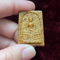 ราคา พระผงกระเบื้องหลังคาโบสถ์ หลวงพ่อโสธร วัดโสธรวรารามวรวิหารแปดริ้ว (29550814888)