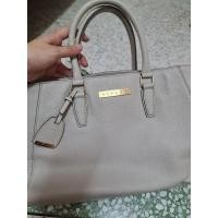 ราคา กระเป๋าถือหนังใบใหญ่ Sisley สีเทาอ่อน แท้ สภาพสวยมาก (21188032560)