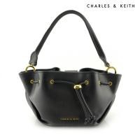 ราคา Charles & Keithรุ่นBoaz Drawstring Top Handlebag Black ของแท้100%New! (22445453170)