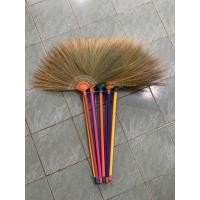 ราคา ไม้กวาดดอกหญ้าไม้กวาดดอกหญ้าแแบบหนาด้ามพลาสติกอย่างดี รัด 3 ชั้น ทนทานหลุดยาก ด้ามยาว 60 ซม. (22412115834)