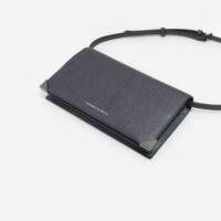 ราคา Charles&Keith Metallic Tip wellet กระเป๋าสตางค์ใบยาว แท้ 1000% จากช๊อป มีสายสะพายข้างได้ ขนาด 8"×4" ช่องใส่บัตร 16ช่อง (1140076749)
