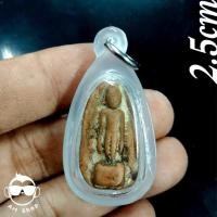 ราคา พระกำแพง ปางเปิดโลก เนื้อดิน ขนาด 2.5 ซม. พร้อมเลี่ยมกันน้ำ (23861991347)