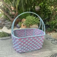 ราคา ตะกร้าถักมือ ด้วยเชือกร่มดิ้นเงิน ทรงรี ขนาดกลาง ลายสตอเบอรี่ สีฟ้า-ชมพู (22976845626)