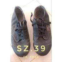 ราคา รองเท้านักเรียนชายสีดำ (24476440389)