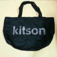 ราคา กระเป๋าผ้า Kitson เป็นผ้าขนนุ่ม ไม่หนาค่ะ ผ้าบางเบา ด้านในสีชมพู เป็นกระเป๋ามือสอง ผ่านการใช้งานมาค่ะ (770411115)